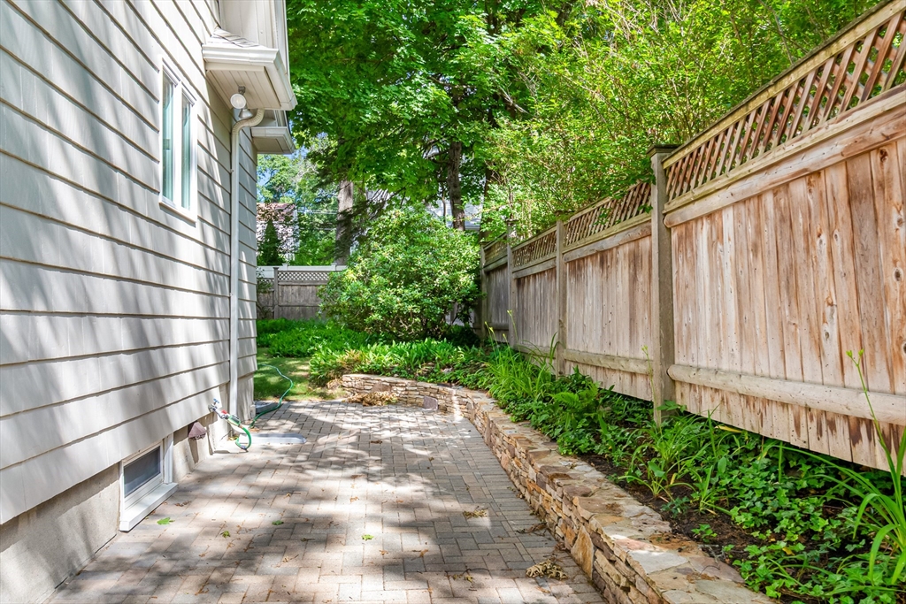 45 Pine Ridge Road Arlington, MA 02476 - Photo 5 of 37 Gallery Image 5
