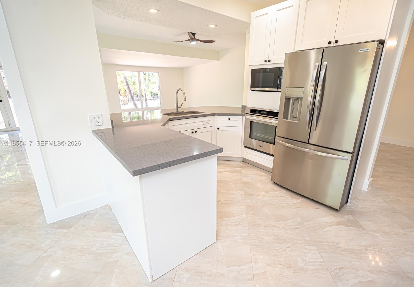 2810 Southwest 114th Avenue Miami, FL 33165 - Photo 21 of 62