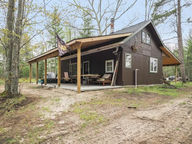 $479,900 | 250 North Warfield Road, Wellston, MI 49689