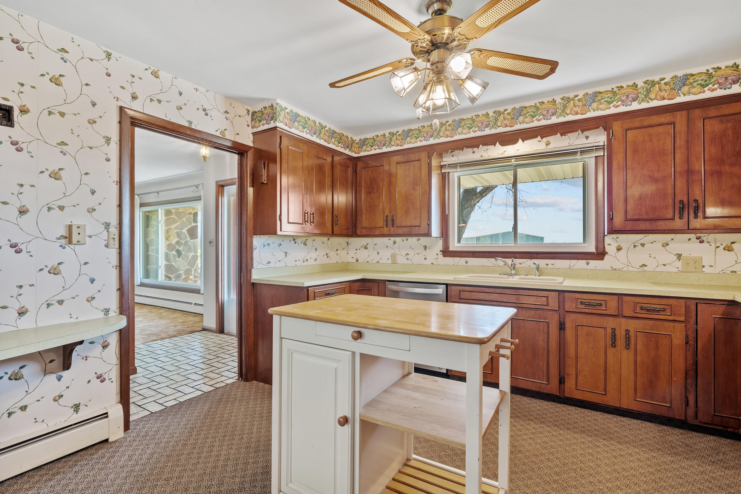 W1586 County Rd H New Holstein, WI 53061 - Photo 5 of 41 Kitchen