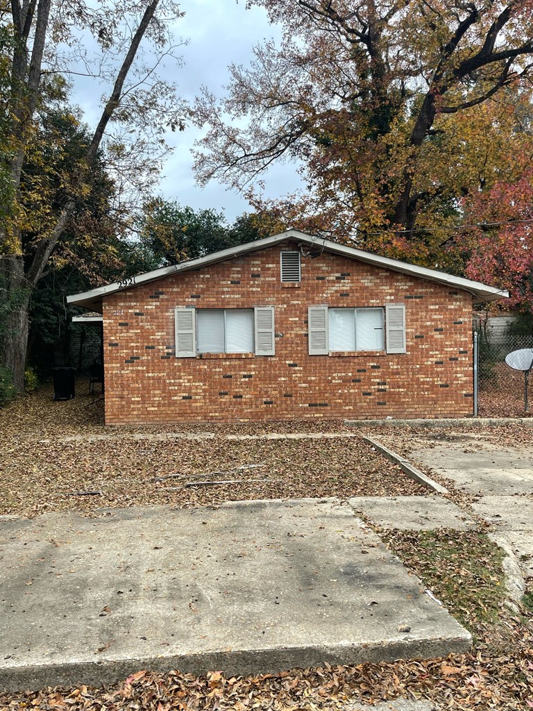 2921 Hood Street Columbus, GA 31906 - Photo 3 of 3 a backyard of a house