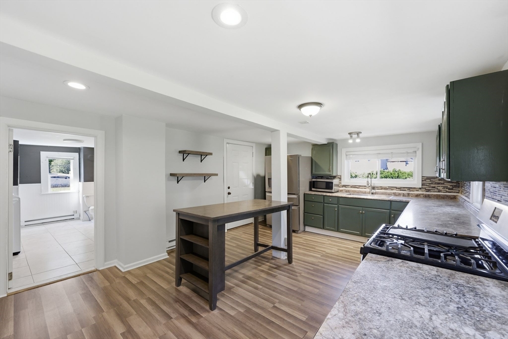 70 Milton Street Springfield, MA 01151 - Photo 13 of 37