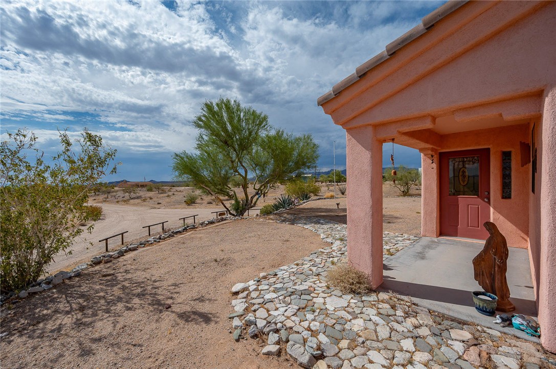 16876 Lawton Road Yucca, AZ 86438 - Photo 9 of 41