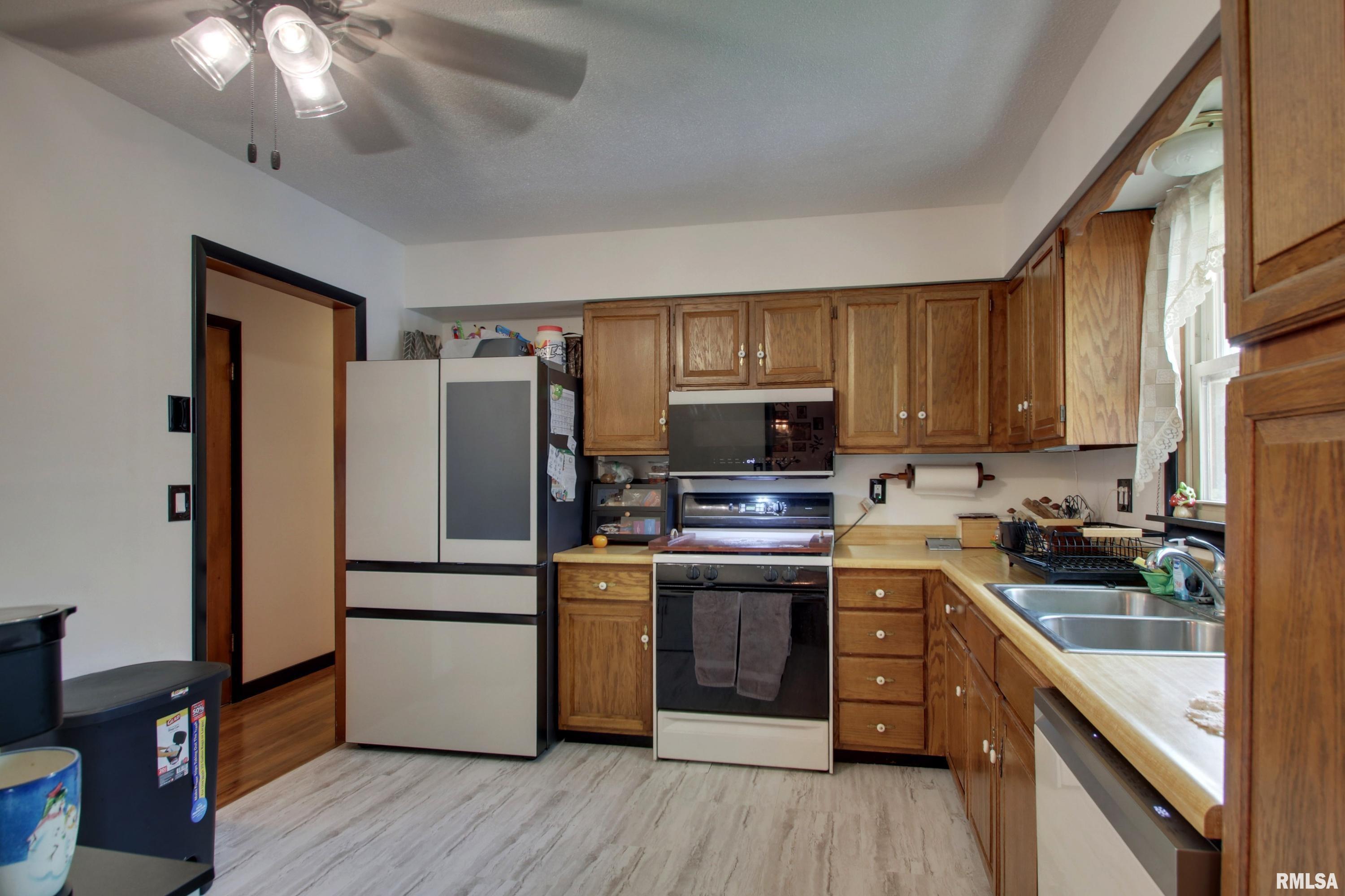 4526 Payson Road Quincy, IL 62305 - Photo 6 of 25 Gallery Image 6