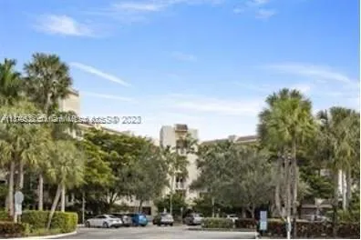 $278,900 | 3600 Oaks Clubhouse Drive, Unit 509, Pompano Beach, FL 33069