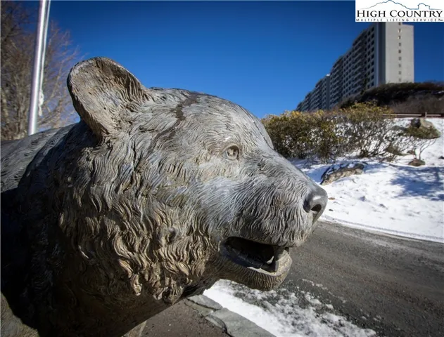 $279,900 | 303 Sugar Top Drive, Unit 2811, Sugar Mountain, NC 28604