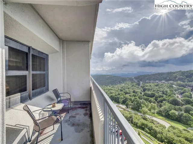 $279,900 | 303 Sugar Top Drive, Unit 2811, Sugar Mountain, NC 28604