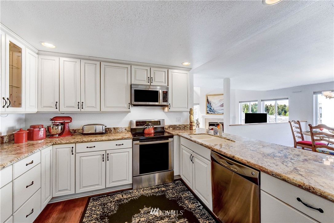 555 Walnut Street, Unit 9 Edmonds, WA 98020 - Photo 6 of 15 Gallery Image 6