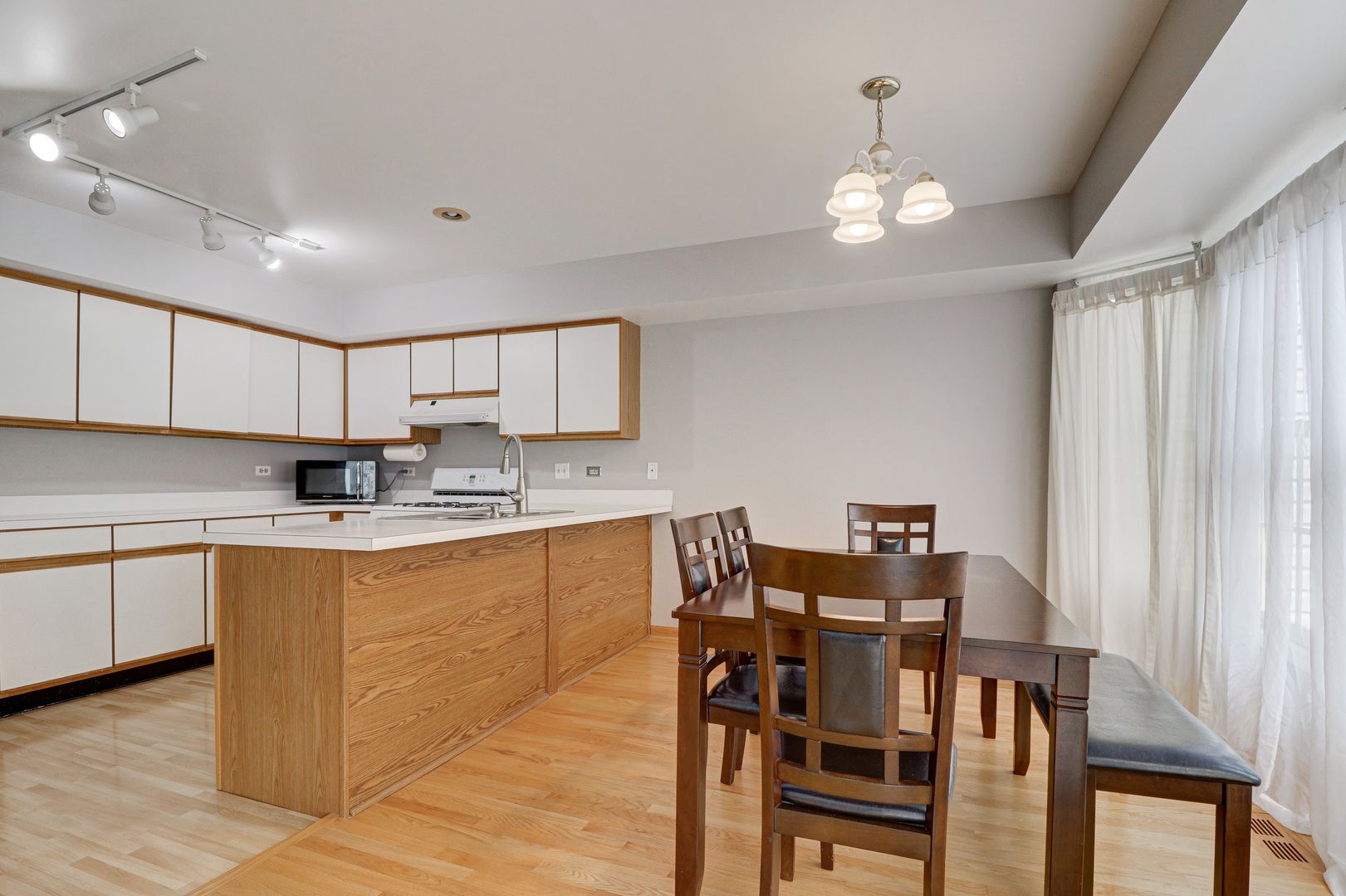 4808 Prestwick Place Hoffman Estates, IL 60010 - Photo 8 of 27