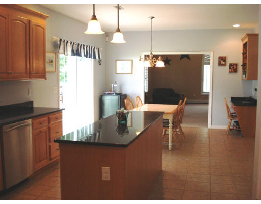33 Meadowbrook Road Franklin, MA 02038 - Photo 3 of 16 Gallery Image 3