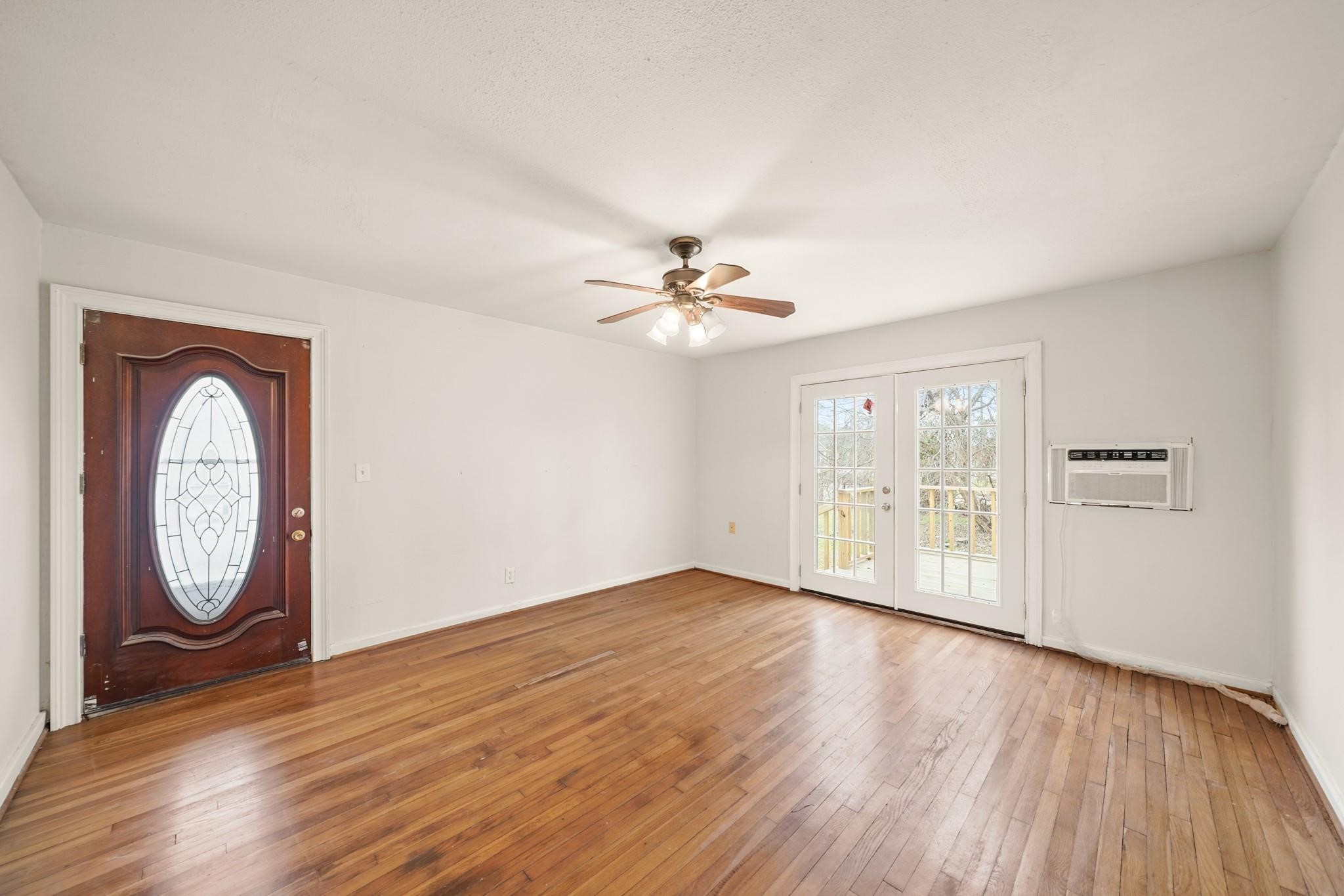 7502 Ley Road Houston, TX 77028 - Photo 4 of 24