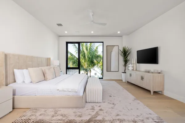 $2,995,000 | 723 Lake Avenue North, Delray Beach, FL 33483