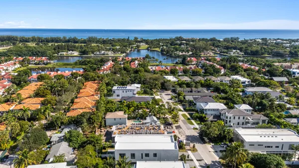$2,995,000 | 723 Lake Avenue North, Delray Beach, FL 33483