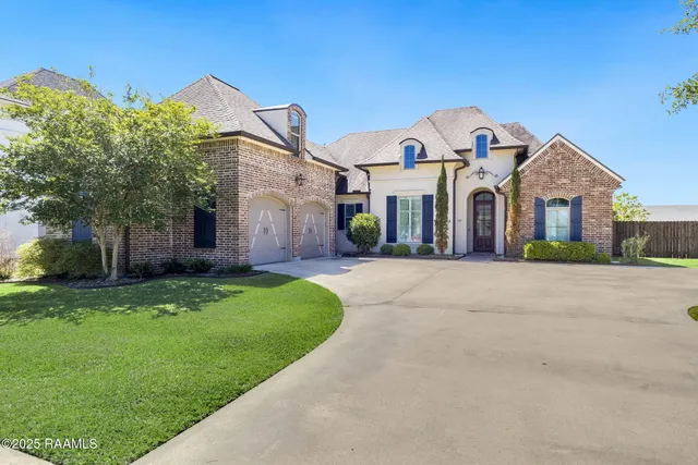 $573,500 | 501 Bronze Palm Way, Youngsville, LA 70592