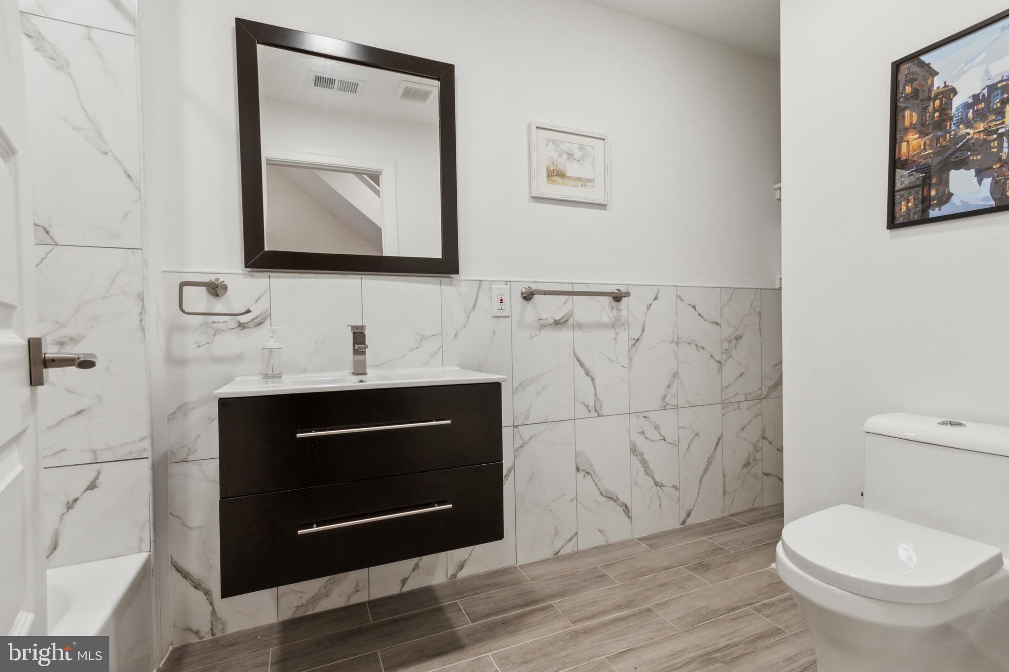 2145 Cross Street Philadelphia, PA 19146 - Photo 22 of 25 Full bathroom