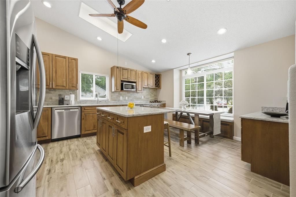 4852 Ridgemoor Circle Palm Harbor, FL 34685 - Photo 3 of 50