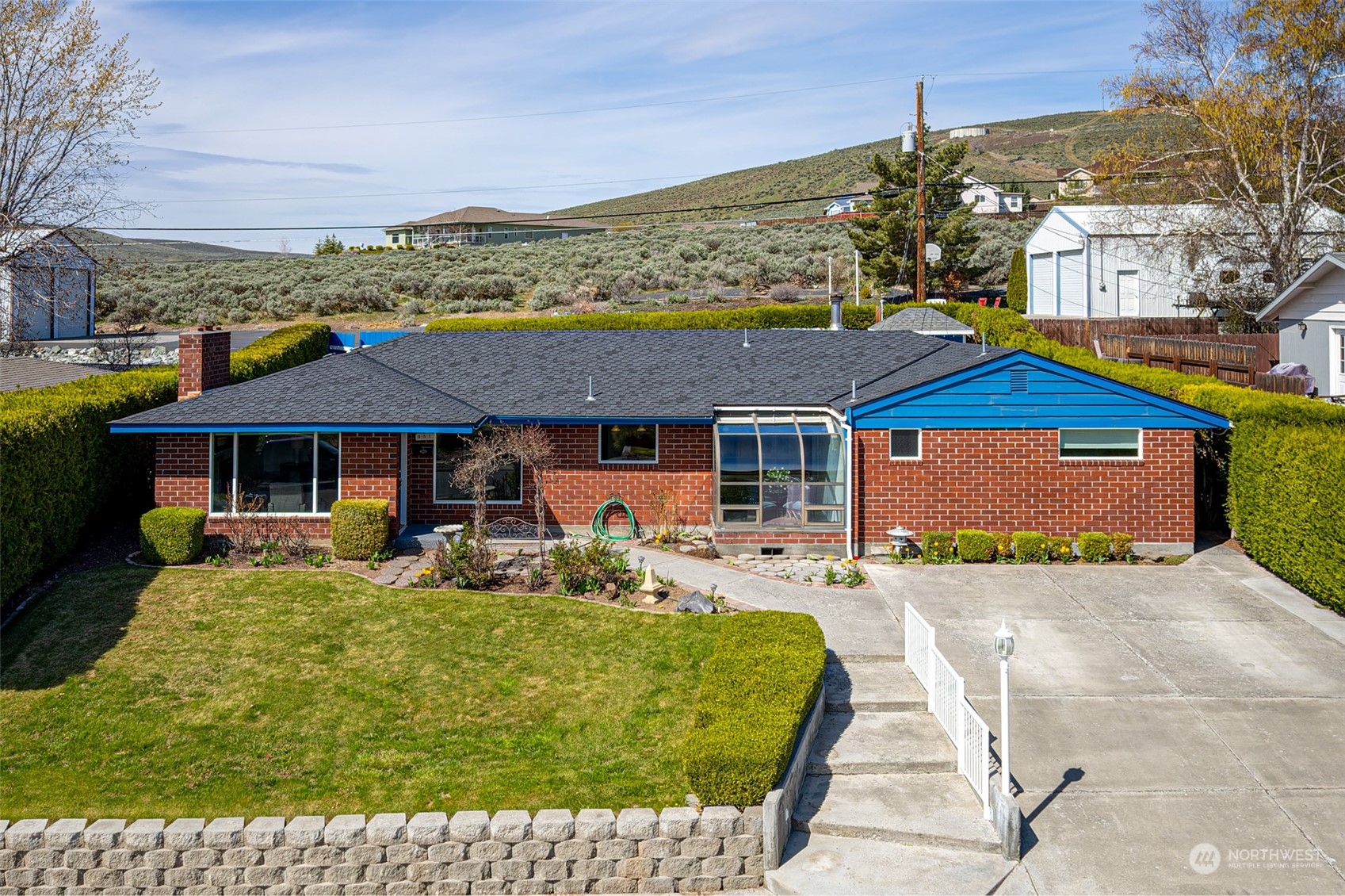 451 Statter Road Ephrata, WA 98823 - Photo 1 of 23 a front view of a house with garden