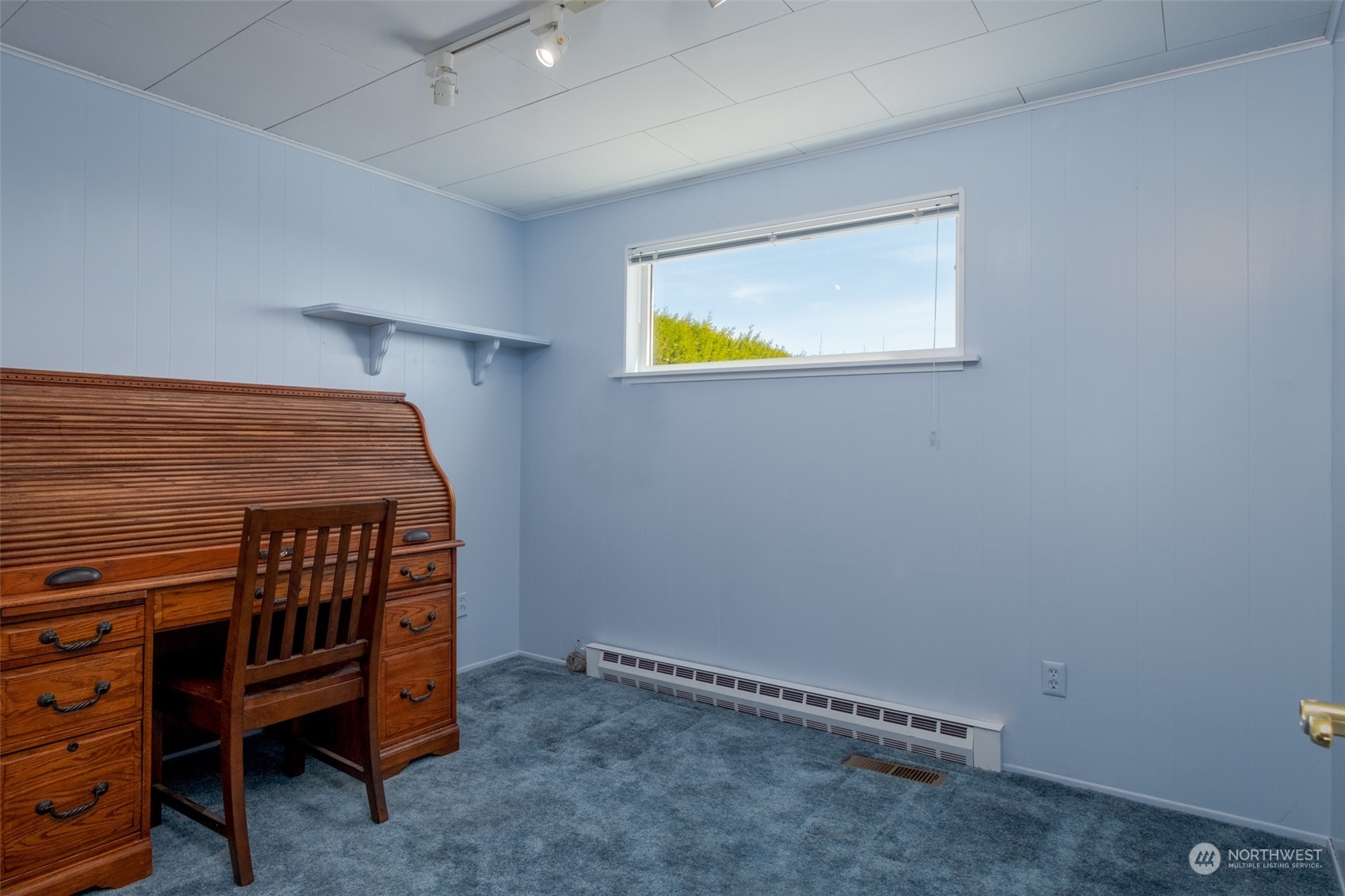 451 Statter Road Ephrata, WA 98823 - Photo 11 of 23 a bedroom with a bed and cabinets