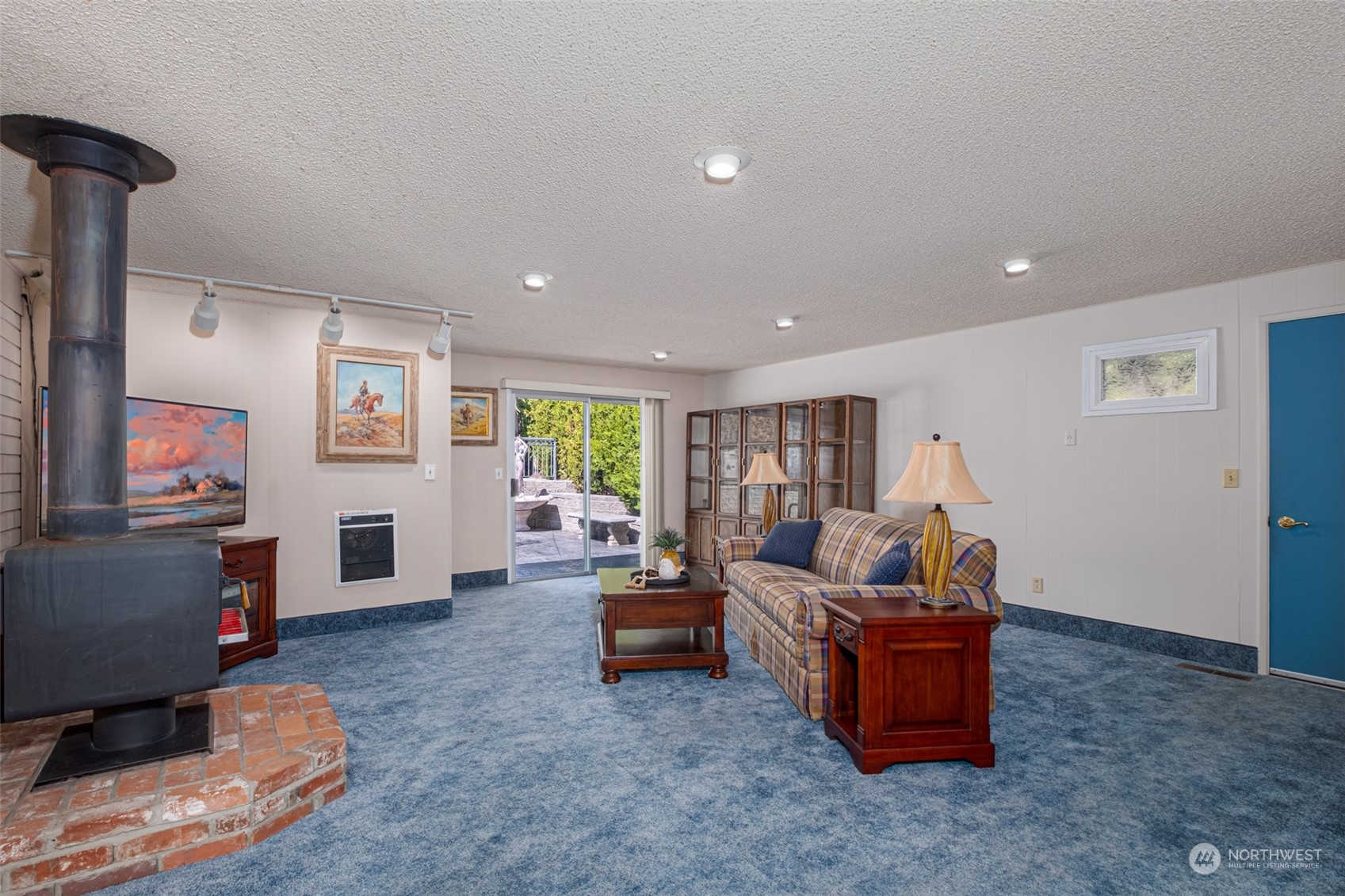 451 Statter Road Ephrata, WA 98823 - Photo 9 of 23 a living room with furniture and a window