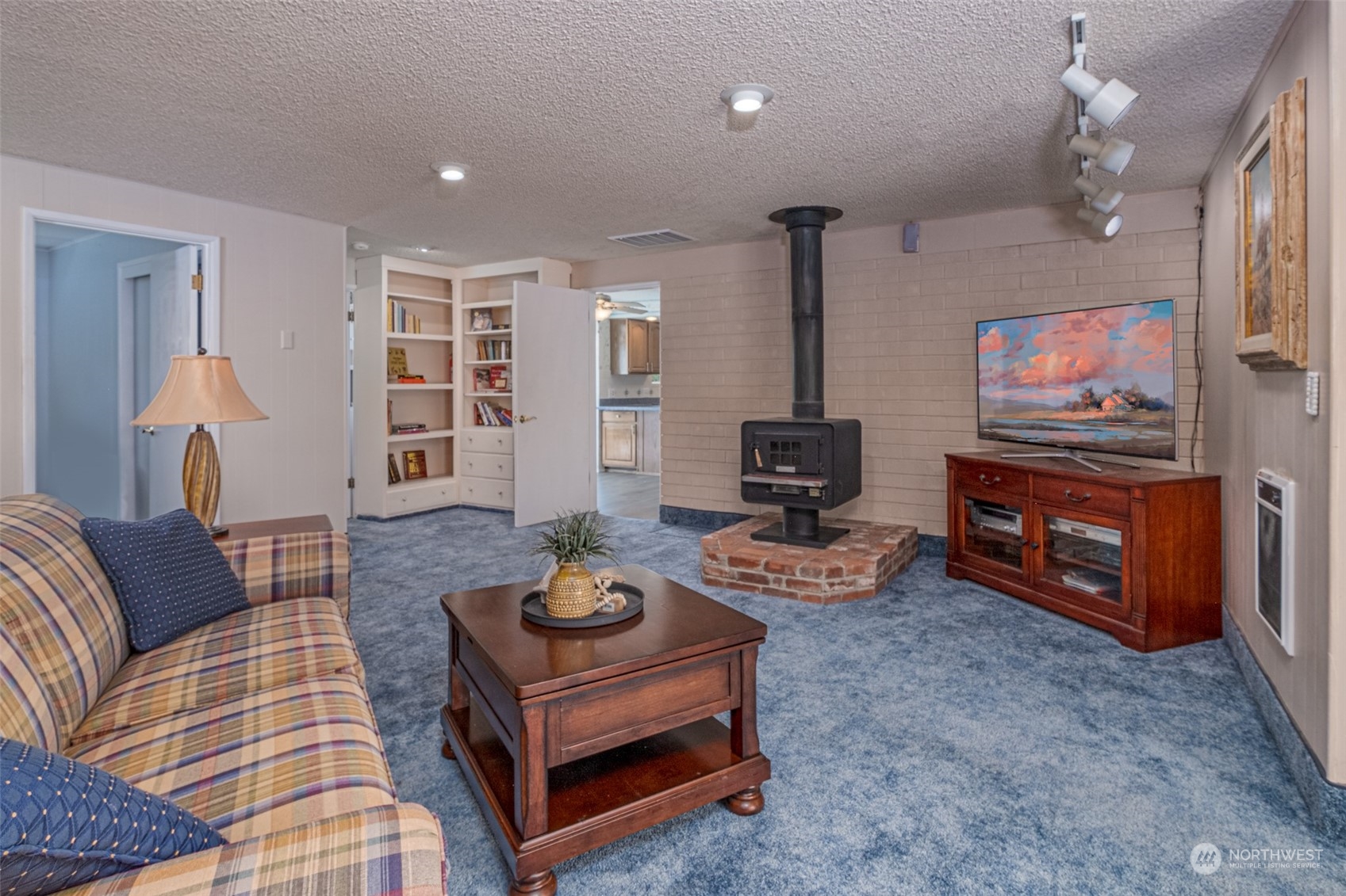 451 Statter Road Ephrata, WA 98823 - Photo 10 of 23 a living room with furniture and a flat screen tv