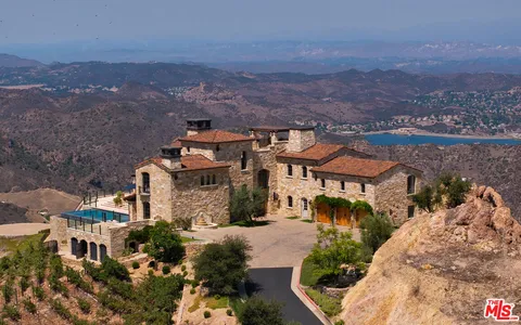 $21,000,000 | 340 Kanan Dume Road, Malibu, CA 90265