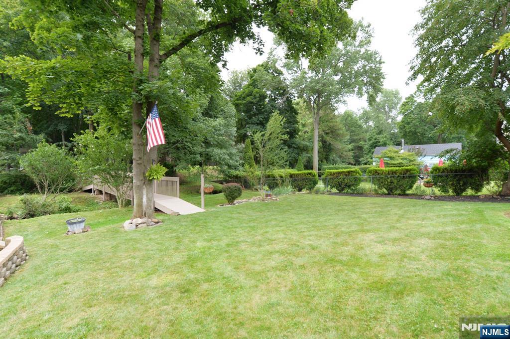 418 Burlington Road Paramus, NJ 07652 - Photo 22 of 30