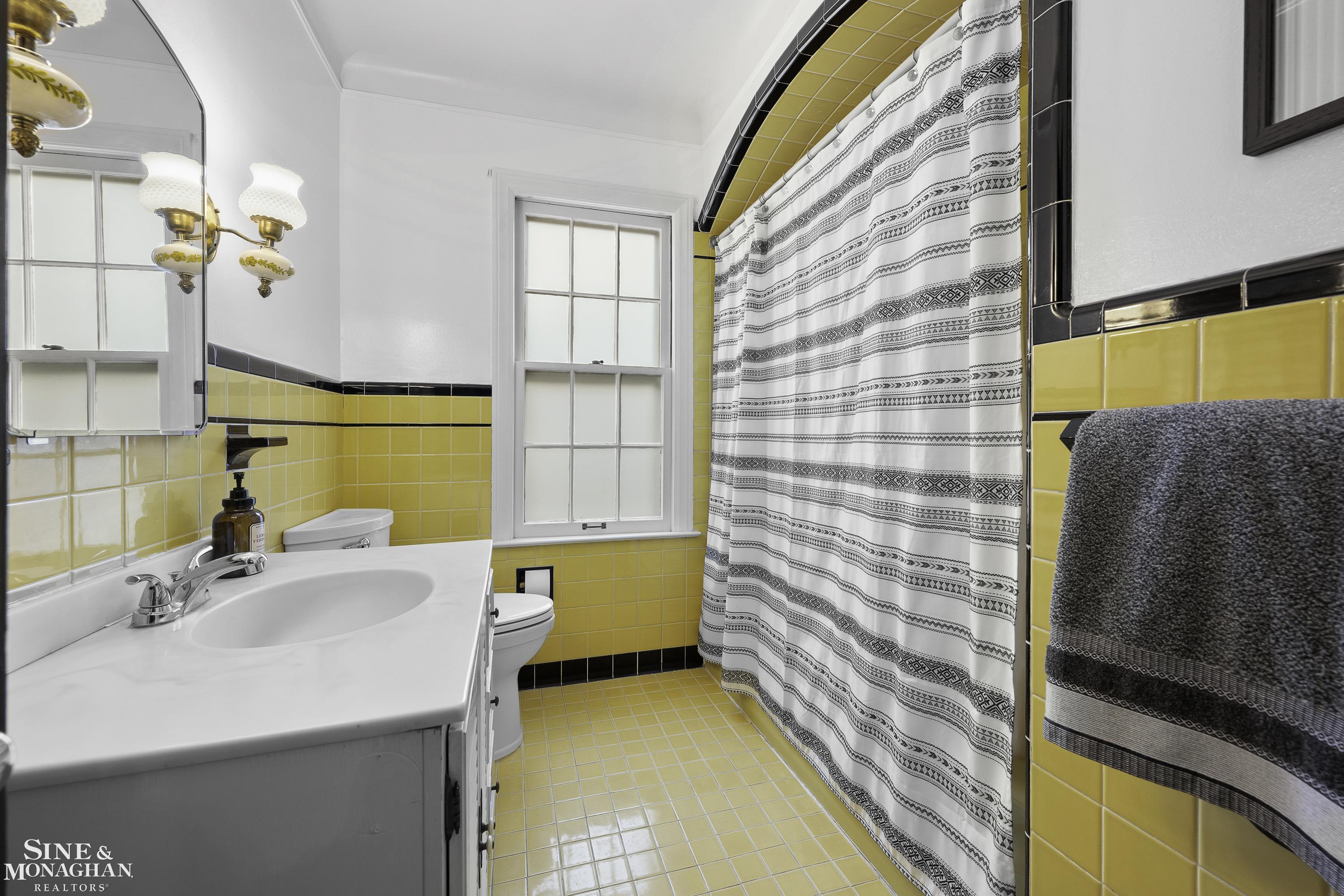 1385 Devonshire Road Grosse Pointe, MI 48230 - Photo 40 of 57 50160542-1D2D523D-272C-4AED-9FF1-B419BAE499F7.JPG
