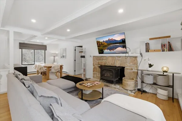 $979,000 | 41-43 Cranberry Hill Road, Winhall, VT 05340