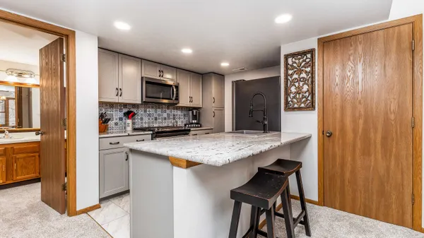 $299,900 | 63 Oak Glen Drive, Galena, IL 61036