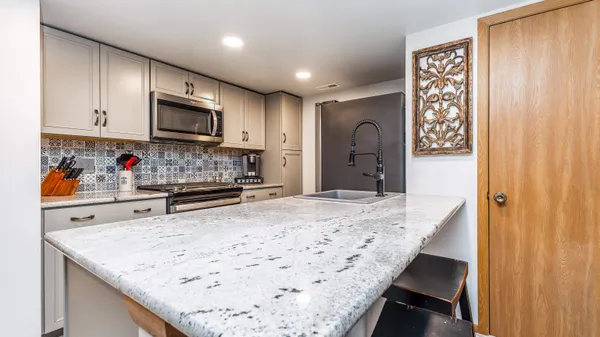 $299,900 | 63 Oak Glen Drive, Galena, IL 61036