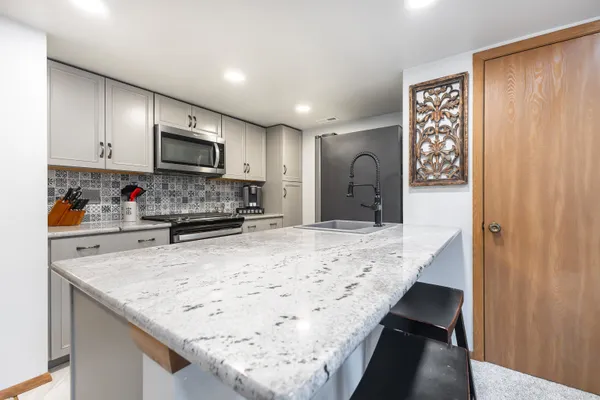 $299,900 | 63 Oak Glen Drive, Galena, IL 61036