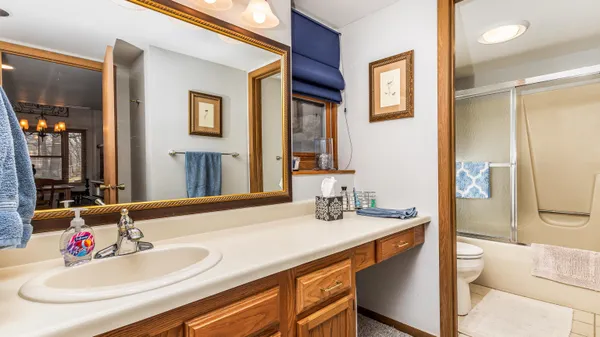 $299,900 | 63 Oak Glen Drive, Galena, IL 61036