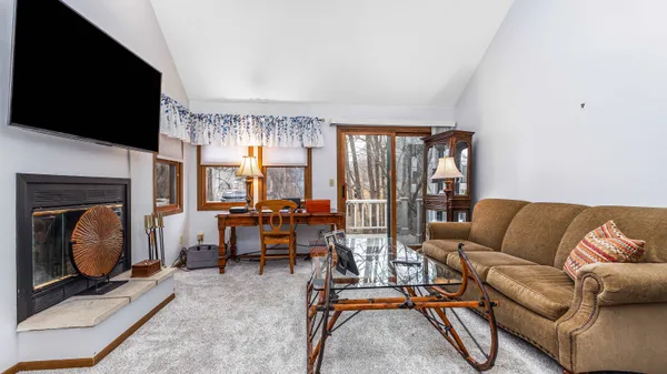 $299,900 | 63 Oak Glen Drive, Galena, IL 61036