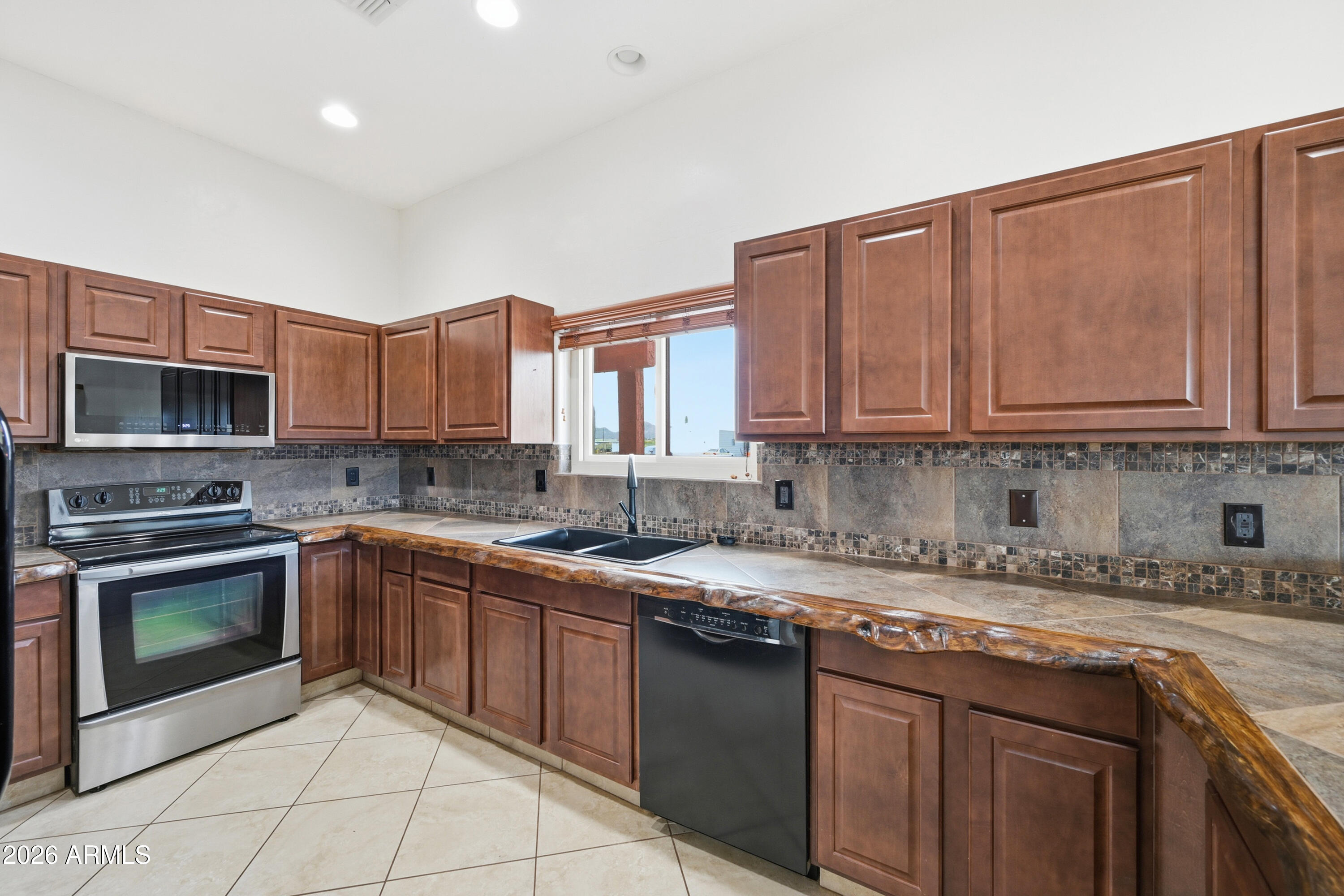 318 South Goldfield Road Apache Junction, AZ 85119 - Photo 15 of 56 10_019_dsc_2848