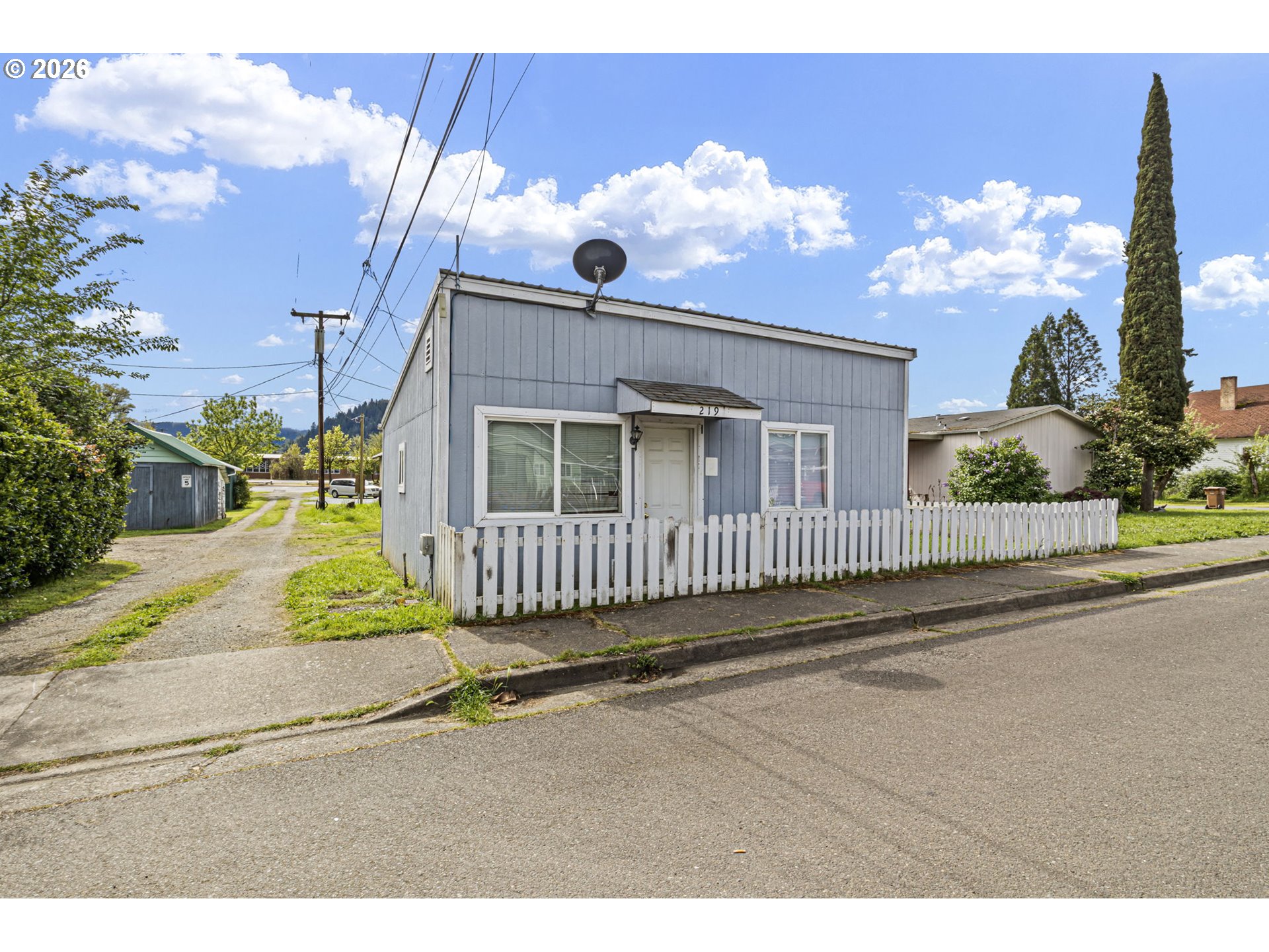 215 2nd Avenue Riddle, OR 97469 - Photo 8 of 46