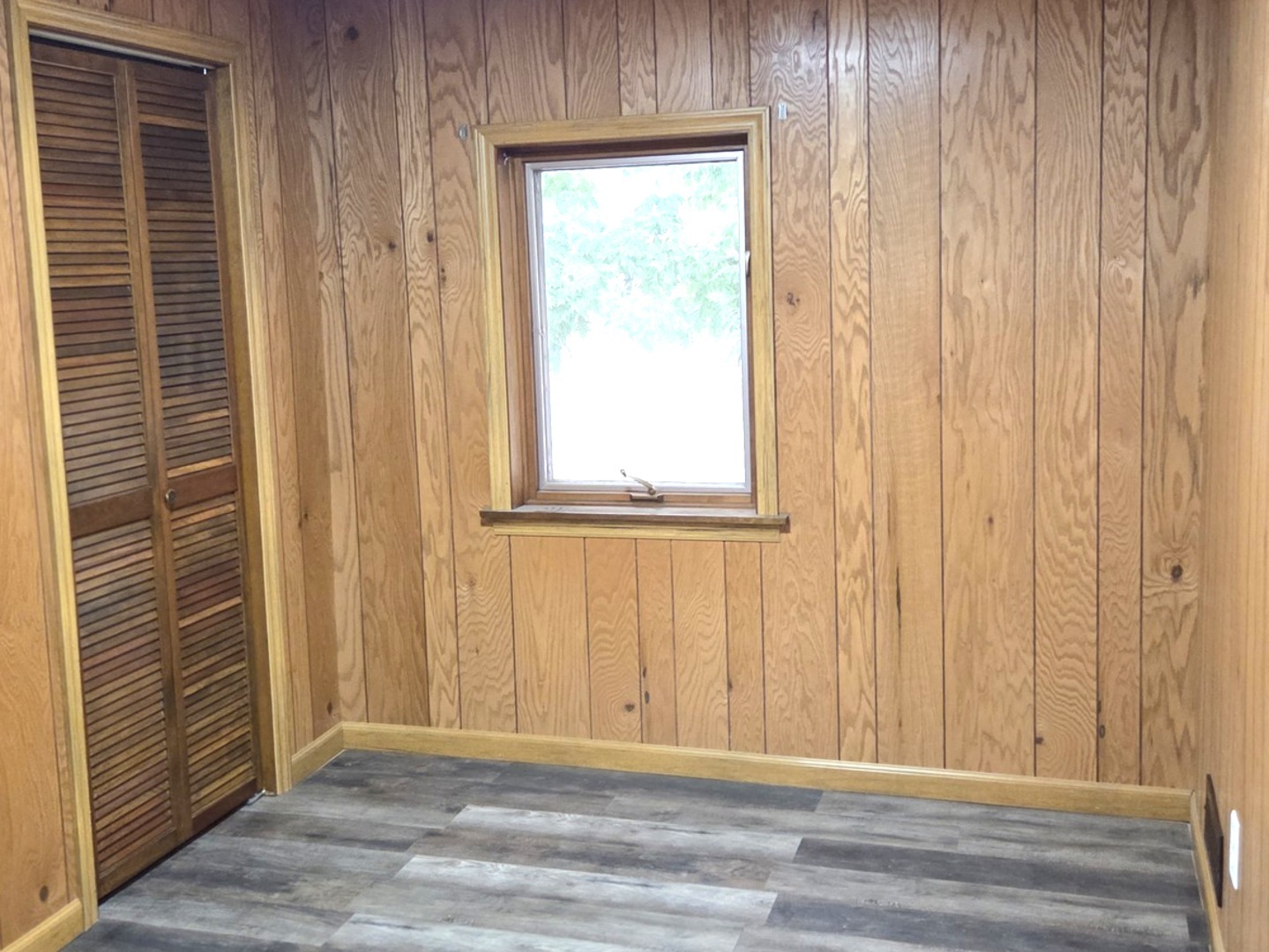 309 North Market Street Hoopeston, IL 60942 - Photo 11 of 45 a view of front door with wooden floor