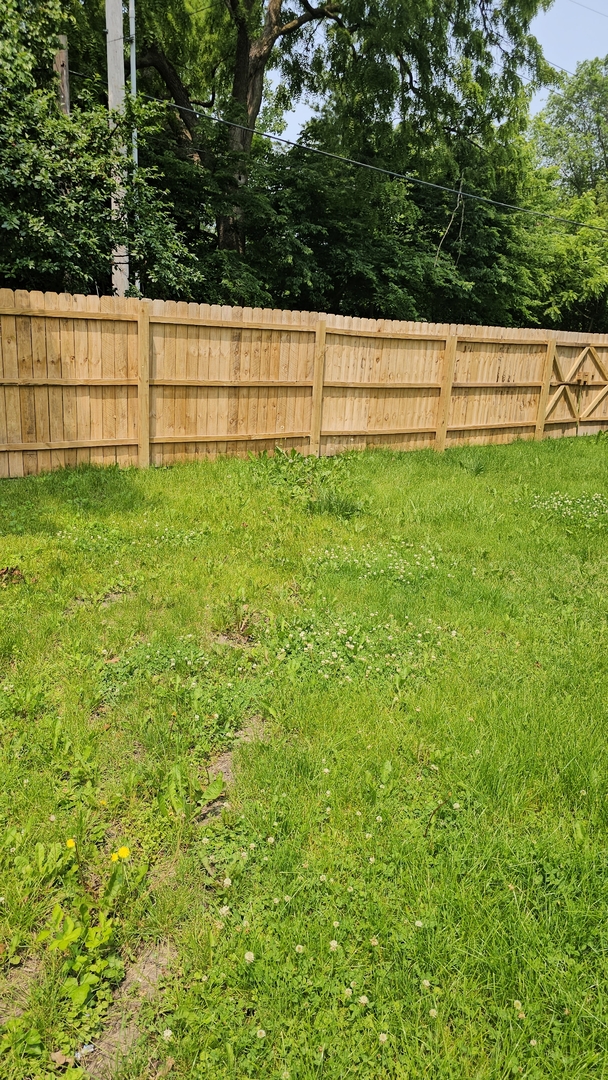 309 North Market Street Hoopeston, IL 60942 - Photo 26 of 45 a view of park with a fence