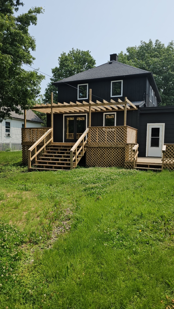 309 North Market Street Hoopeston, IL 60942 - Photo 29 of 45 a front view of a house with garden