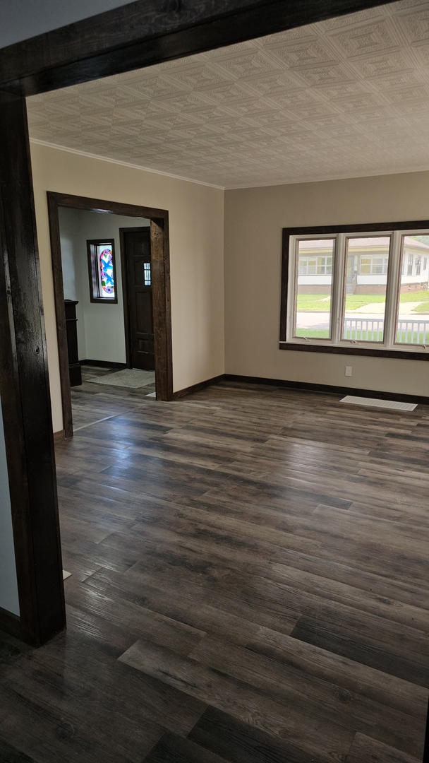 309 North Market Street Hoopeston, IL 60942 - Photo 42 of 45 a view of an entryway of a house