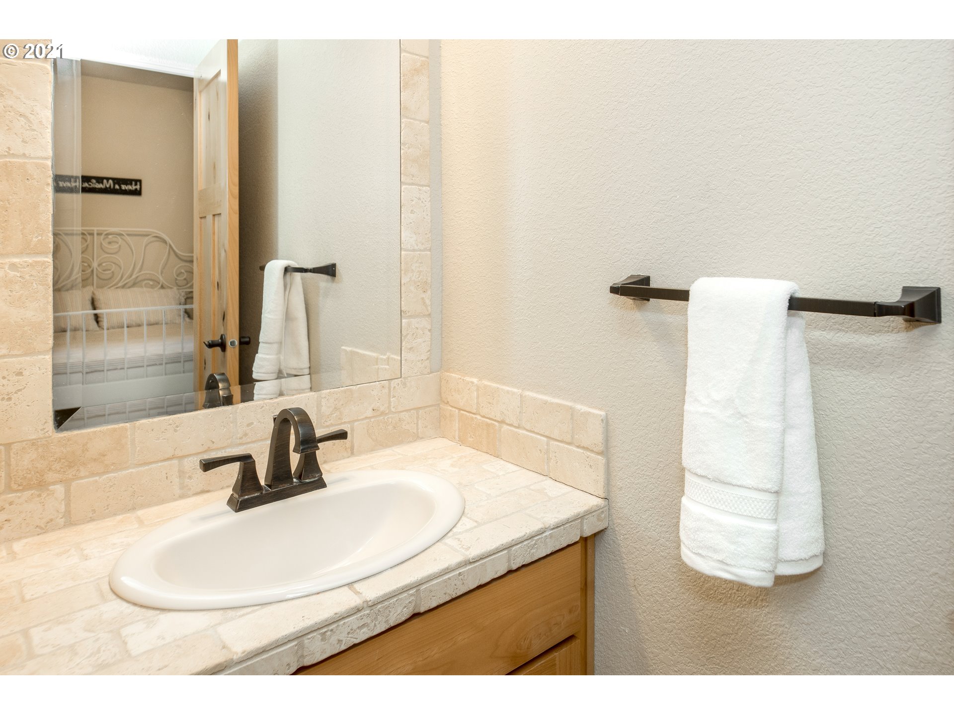 17884 Kelok Road Lake Oswego, OR 97034 - Photo 22 of 32 Gallery Image 22