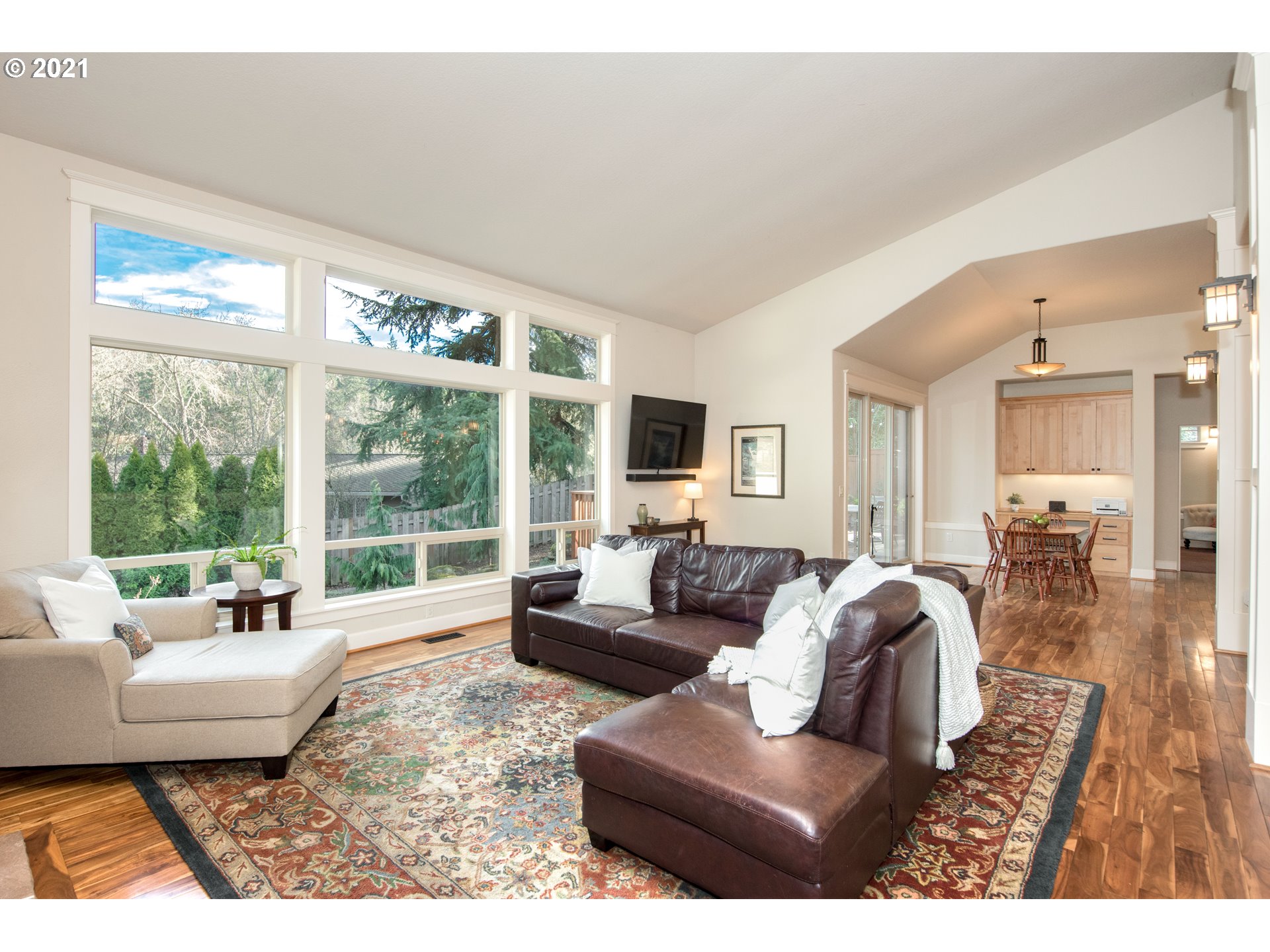 17884 Kelok Road Lake Oswego, OR 97034 - Photo 4 of 32 Gallery Image 4