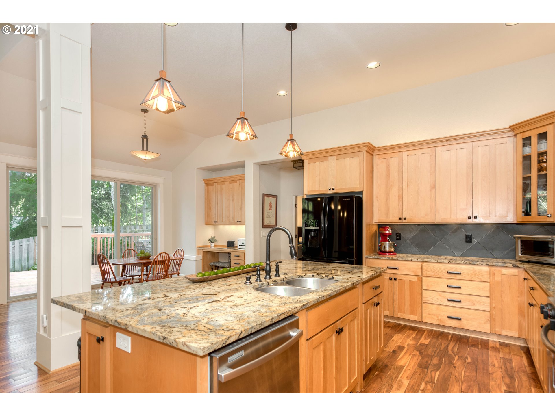 17884 Kelok Road Lake Oswego, OR 97034 - Photo 5 of 32 Gallery Image 5