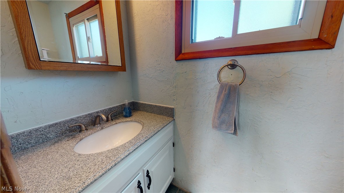 4749 Anderson Road Cleveland, OH 44124 - Photo 11 of 27