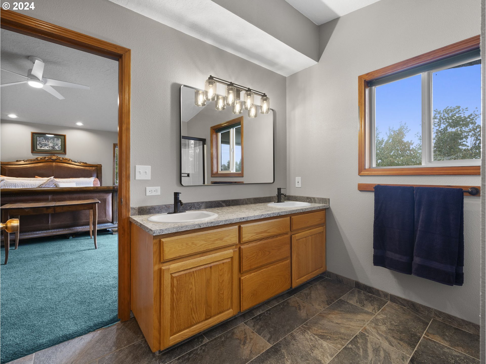30252 Southeast Bluff Road Gresham, OR 97080 - Photo 21 of 43 Owner's Suite Bathroom