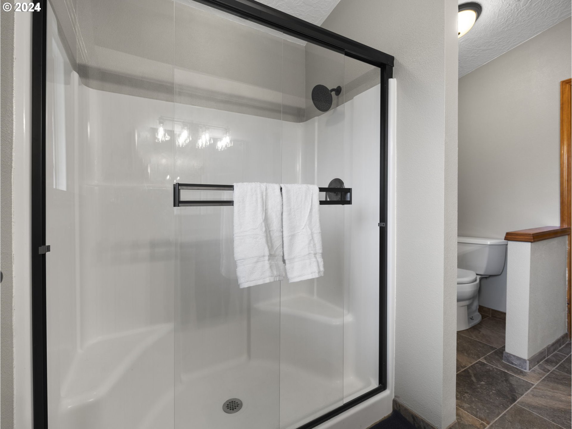 30252 Southeast Bluff Road Gresham, OR 97080 - Photo 22 of 43 Owner's Suite Bathroom