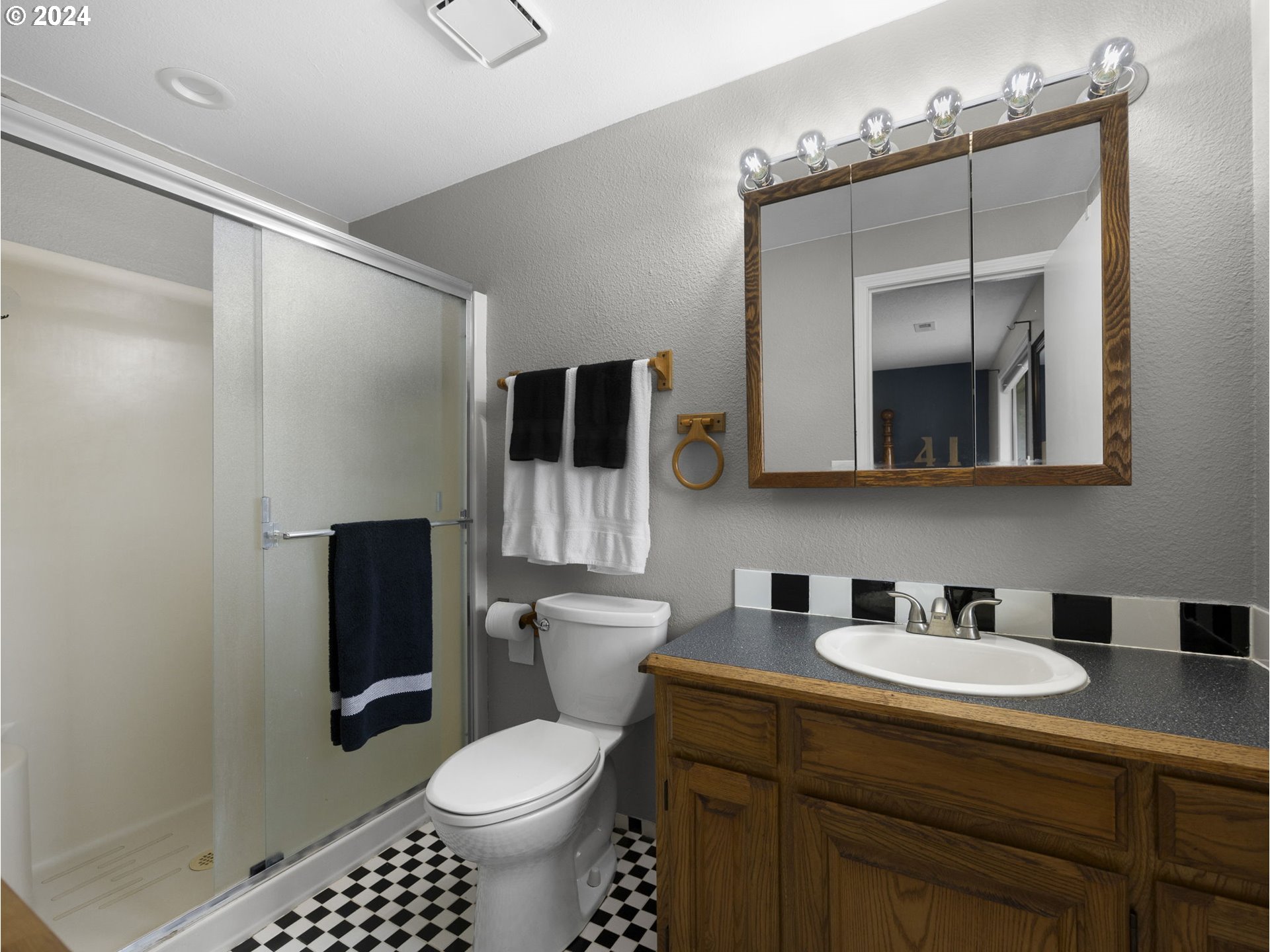 30252 Southeast Bluff Road Gresham, OR 97080 - Photo 25 of 43 Bathroom, Attached