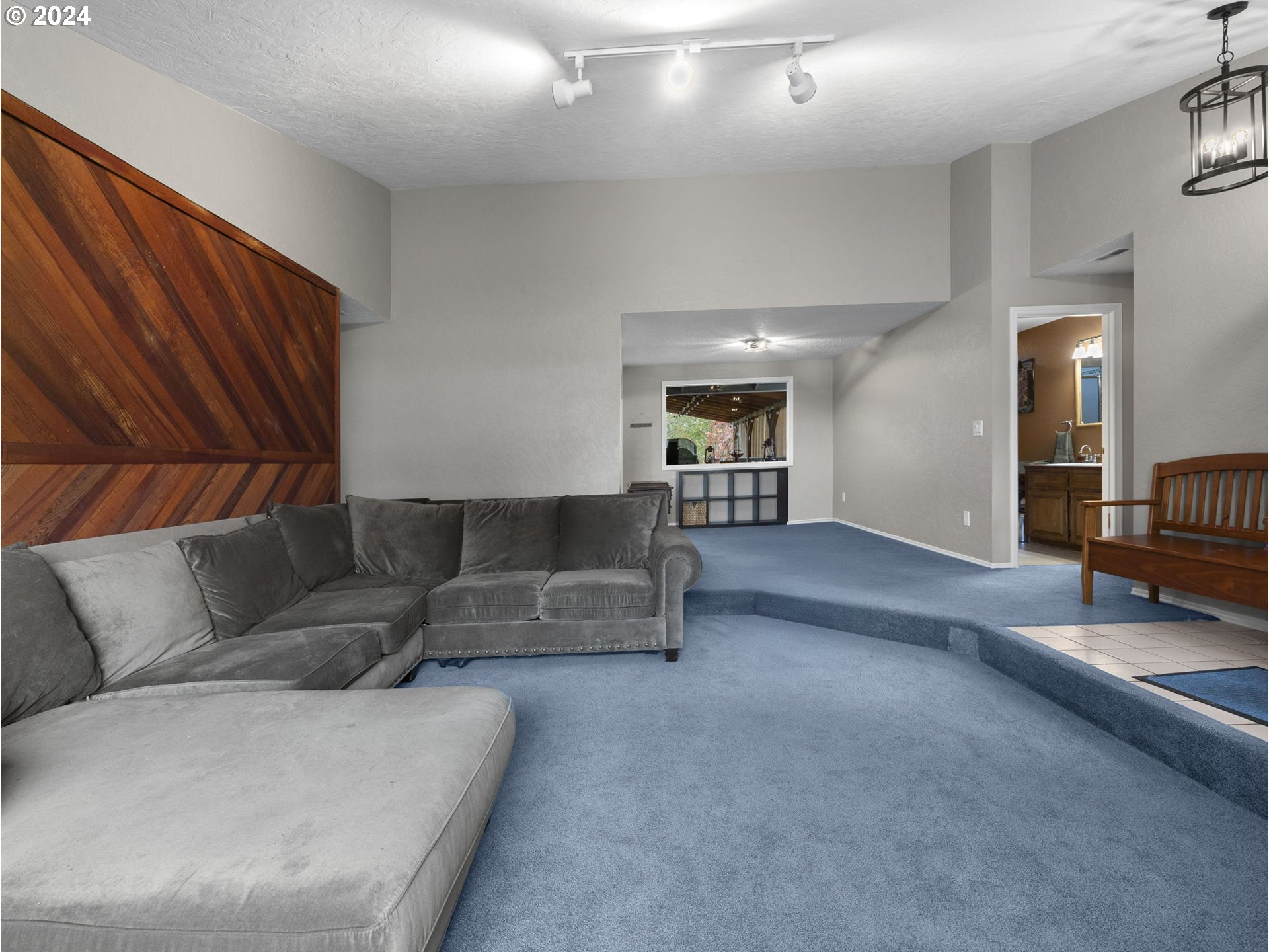 30252 Southeast Bluff Road Gresham, OR 97080 - Photo 4 of 43 Living Room