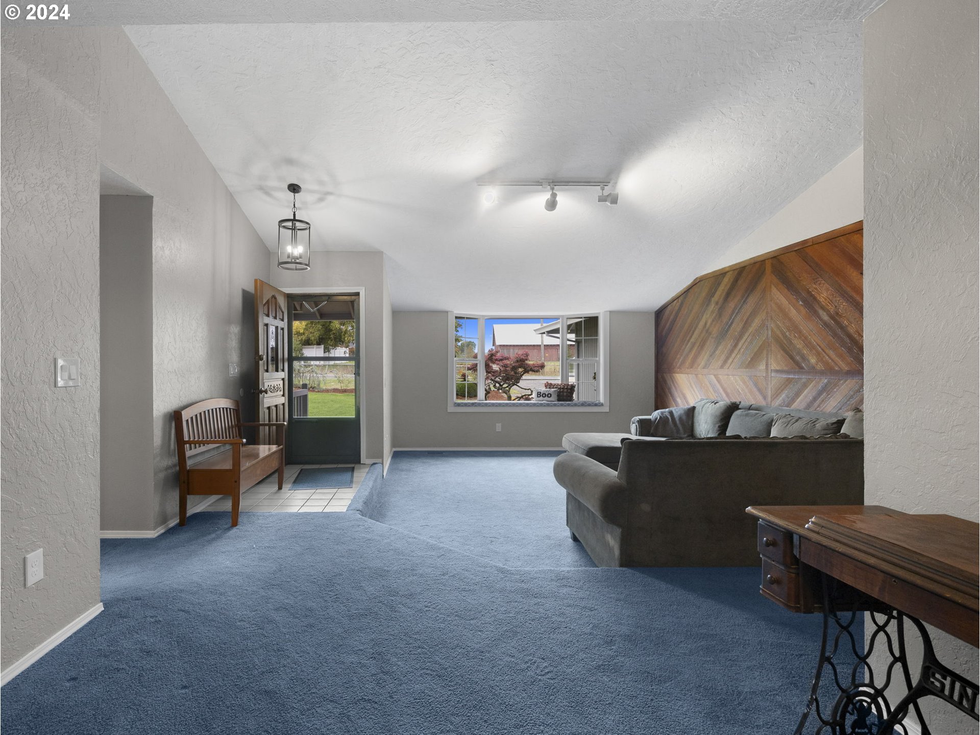 30252 Southeast Bluff Road Gresham, OR 97080 - Photo 5 of 43 Living Room