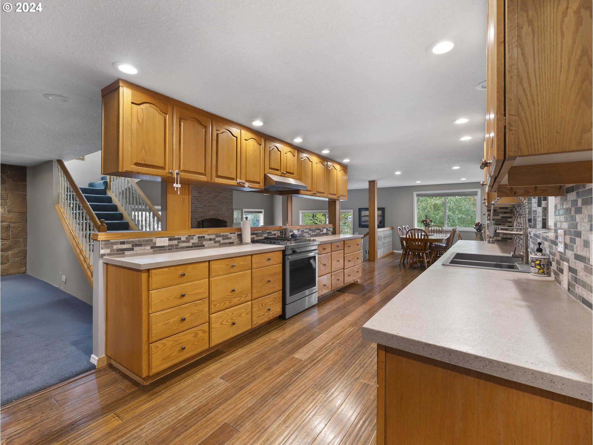 30252 Southeast Bluff Road Gresham, OR 97080 - Photo 6 of 43 Kitchen