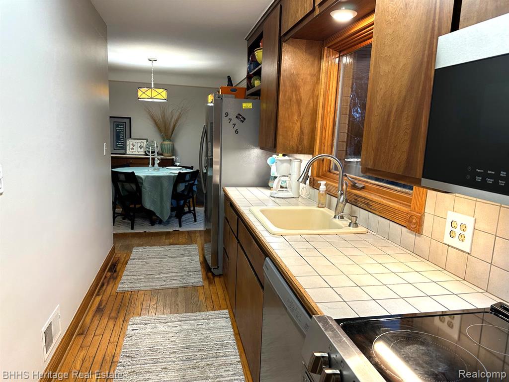 9776 North Marsh Road Fowlerville, MI 48836 - Photo 6 of 21